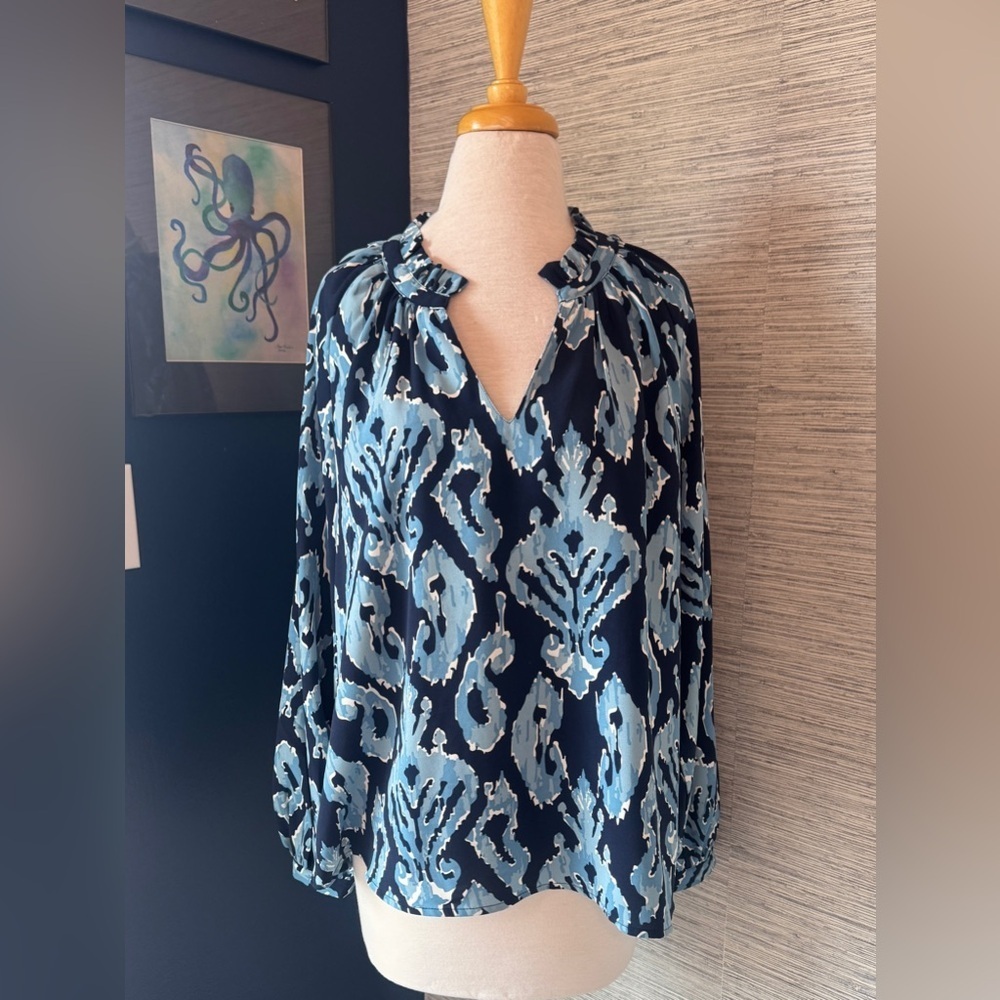 Mud Pie Blue and White Patterned blouse. Ruffle collar. Sz M